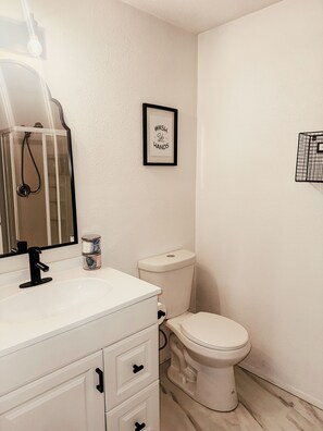 Suihku, pyyhkeet, saippua, sampoo