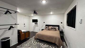 1 bedroom, bed sheets