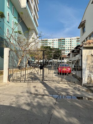 Property grounds - Spacious 3-bedroom apartment in Crespo  Cartagena with AC (Cartagena)