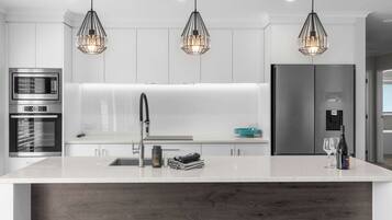 冷蔵庫、電子レンジ、コンロ、食器洗い機