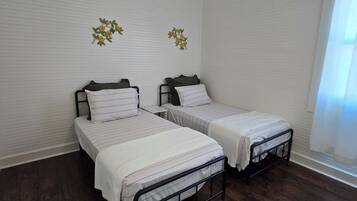 2 bedrooms, WiFi, bed sheets