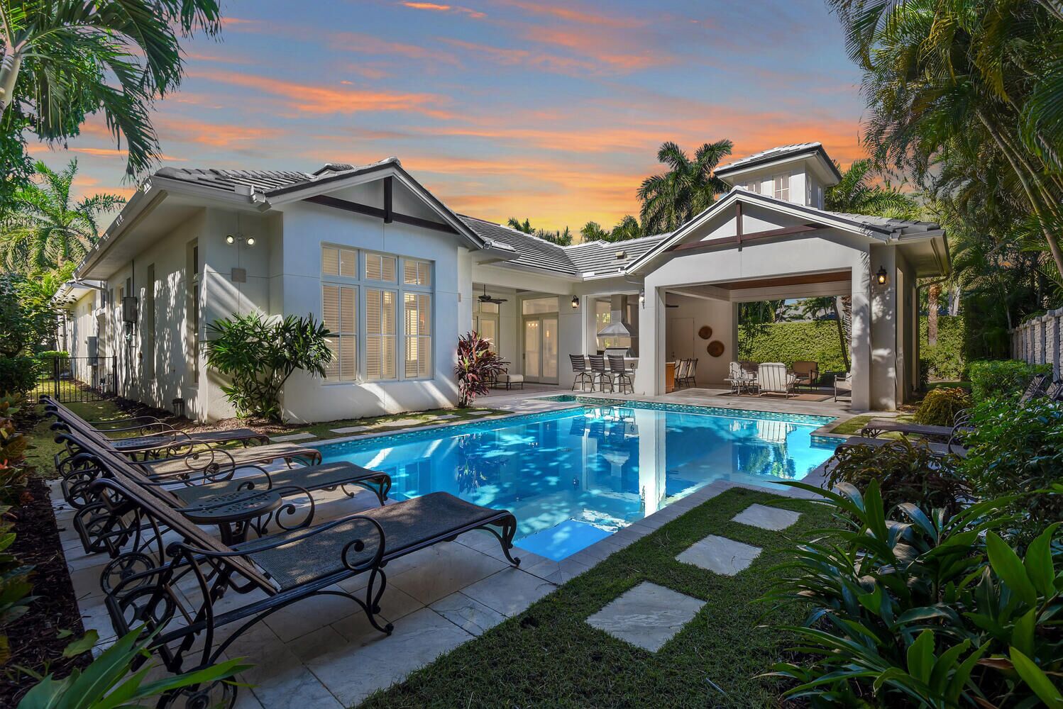 حمّام سباحة مُدفَّأ