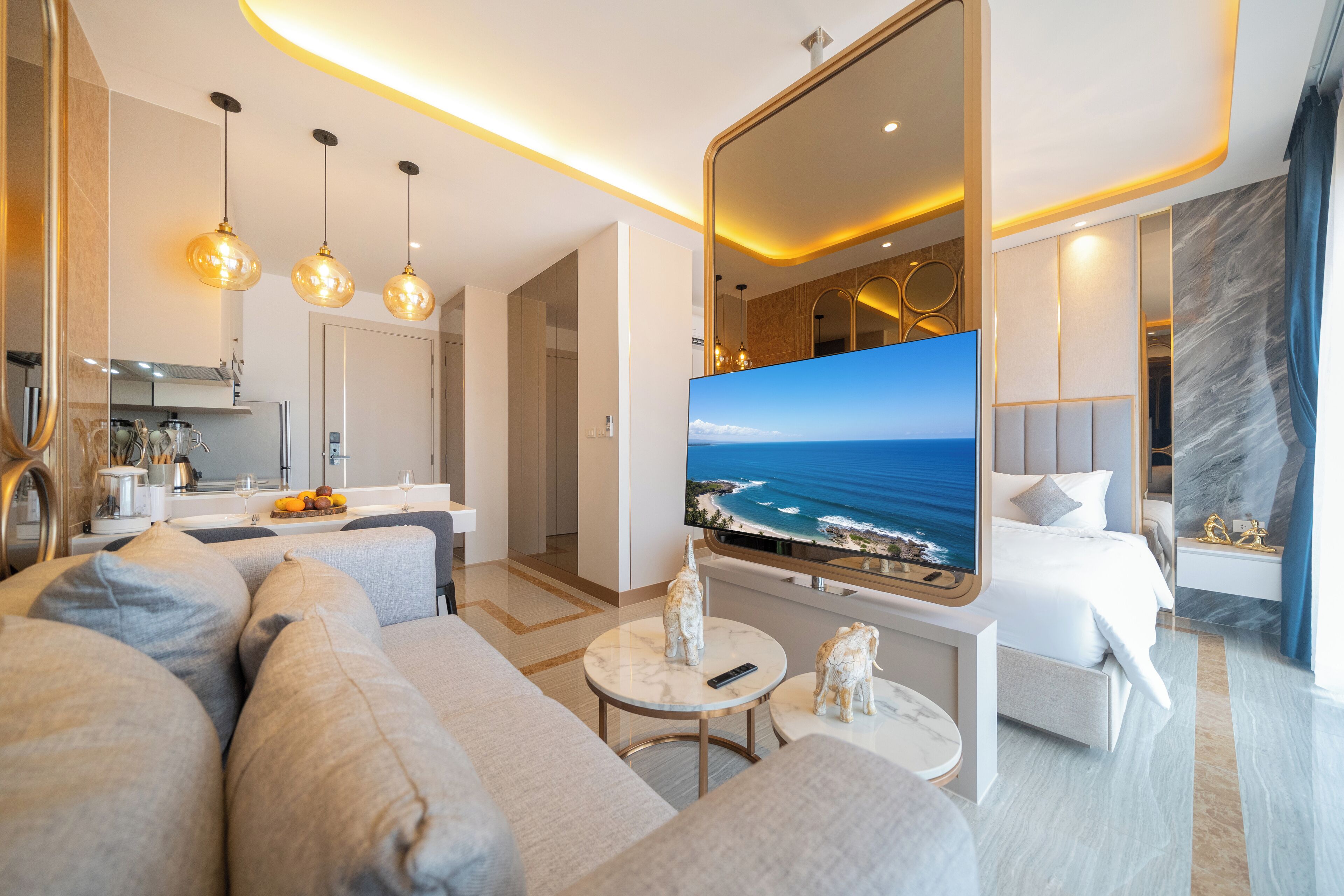 Apartment, 1 Bedroom, Smoking, Balcony | Living room