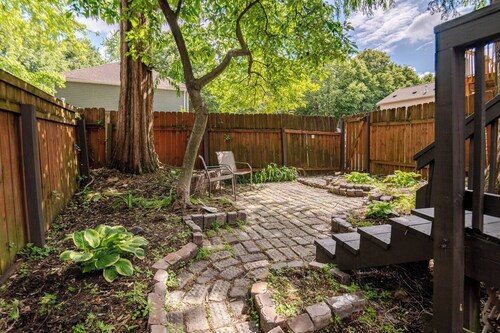 Downtown Hideaway in Cute Village Home. Off Street Parking + Washer & Dryer.