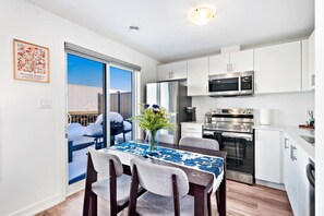 Dining - Patio Suite Near Falls | BBQ & Outdoor Relaxation (Niagara Falls)