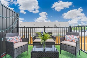 Property grounds - Patio Suite Near Falls | BBQ & Outdoor Relaxation (Niagara Falls)