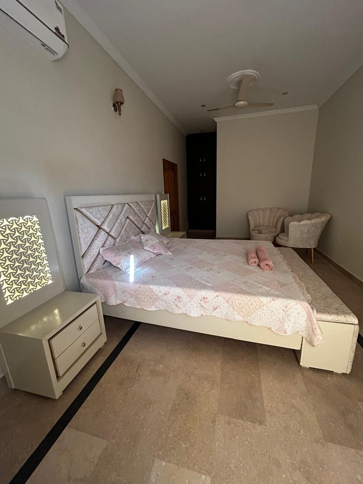 Iron/ironing board, WiFi, bed sheets