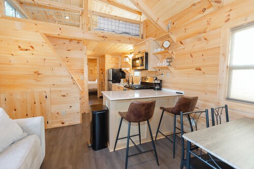 Cozy Tiny Home Cottage in a fantastic Aiken location - rare find