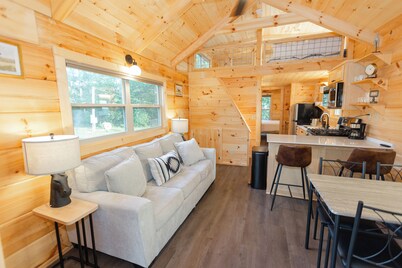 Cozy Tiny Home Cottage in a fantastic Aiken location - rare find