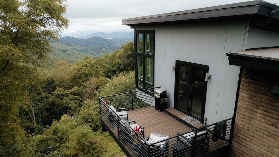 Private Luxe Mountain View Getaway