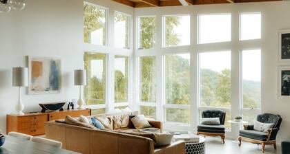 Private Luxe Mountain View Getaway