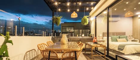 تناول الطعام بالخارج