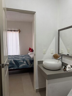 3 bedrooms, iron/ironing board, WiFi, bed sheets - Spacious family home 10 minutes from the beach (Mezcalitos)