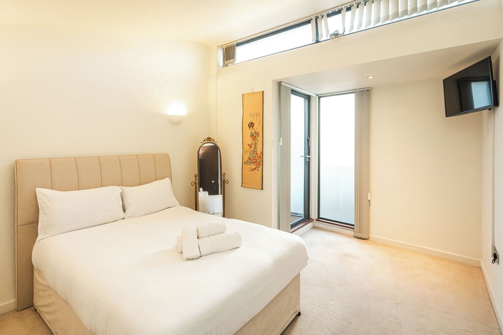 Iron/ironing board, WiFi, bed sheets