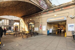 Outdoor dining - 2 Bedroom Home in Camden (London)
