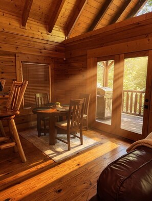 Outdoor dining - Gatlinburg Log Cabin • Hot Tub • Fireplace • Game Loft • EV • Pet friendly (Gatlinburg)