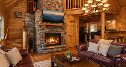 Gatlinburg Log Cabin • Hot Tub • Fireplace • Game Loft • EV • Pet friendly