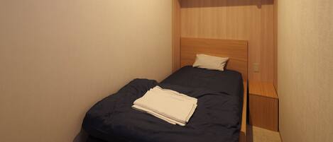 Basic Single Room | Free WiFi