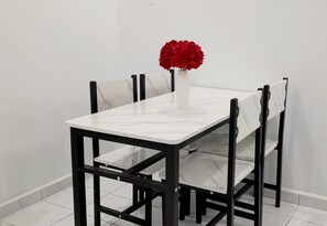 تناول الطعام