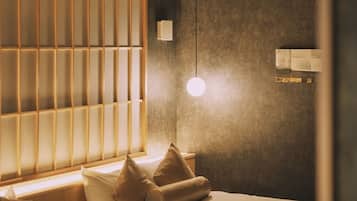 Familie suite | Een bureau, een laptopwerkplek, gratis wifi, beddengoed
