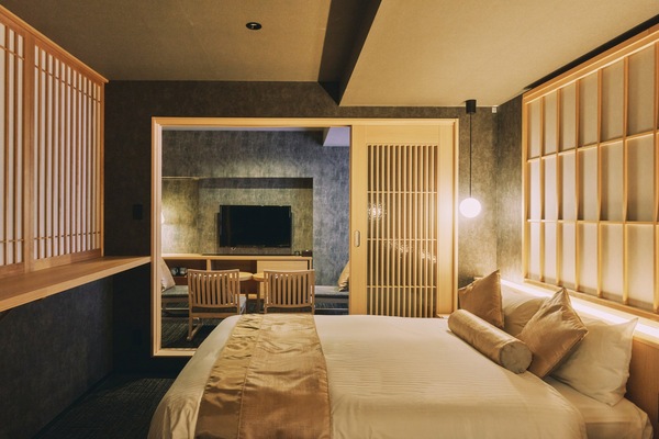 Family Suite | Desk, laptop workspace, free WiFi, bed sheets