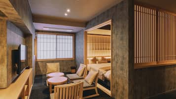 Family Suite | Desk, laptop workspace, free WiFi, bed sheets