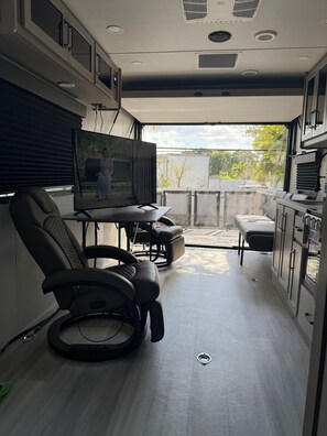 Interior - Cozy 1-Bedroom RV Near Hard Rock Stadium with AC 👣 distance from the stadium  (Miami Gardens)