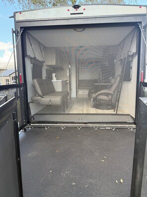 Property grounds - Cozy 1-Bedroom RV Near Hard Rock Stadium with AC 👣 distance from the stadium  (Miami Gardens)