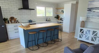 Bliss on Blue Beach - Pet Friendly Beach house