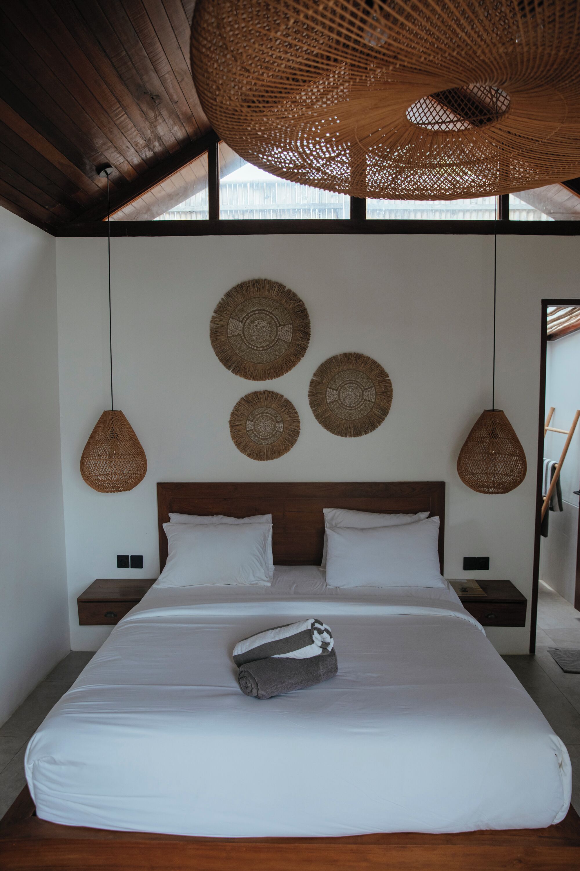 Deluxe kamer, uitzicht op zwembad | Een laptopwerkplek, verduisterende gordijnen