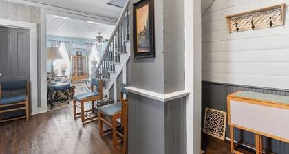Pet-Friendly Historic 4BR Home in Illinois