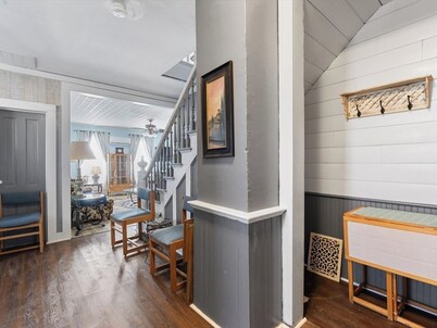 Pet-Friendly Historic 4BR Home in Illinois