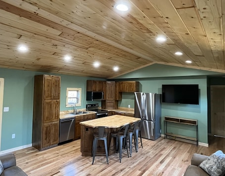 Interior. Lucky Clover Cabin-Private Getaway 10 minutes from I-44 and Close to Floating