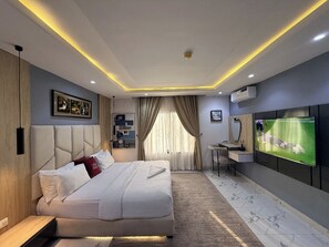 3 bedrooms, iron/ironing board, WiFi, bed sheets - Spacious 3-bedroom apartment in Victoria Island - VI, Lagos (Lagos)