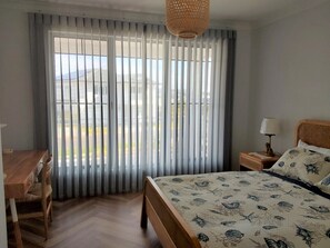 6 多间卧室、熨斗/熨衣板、上网接入、床单