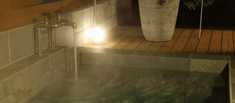 Private Villa with Open-Air Bath & Wood-Fired Sauna near the Ocean