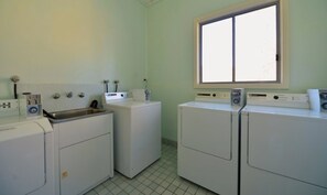 Interior - Fully equipped and spacious 2-bedroom apartment with balcony (Talbingo)