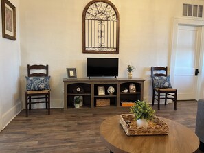 Interior - La Maison Chemin Neuf Charming Home Located Near False River in New Roads (New Roads)