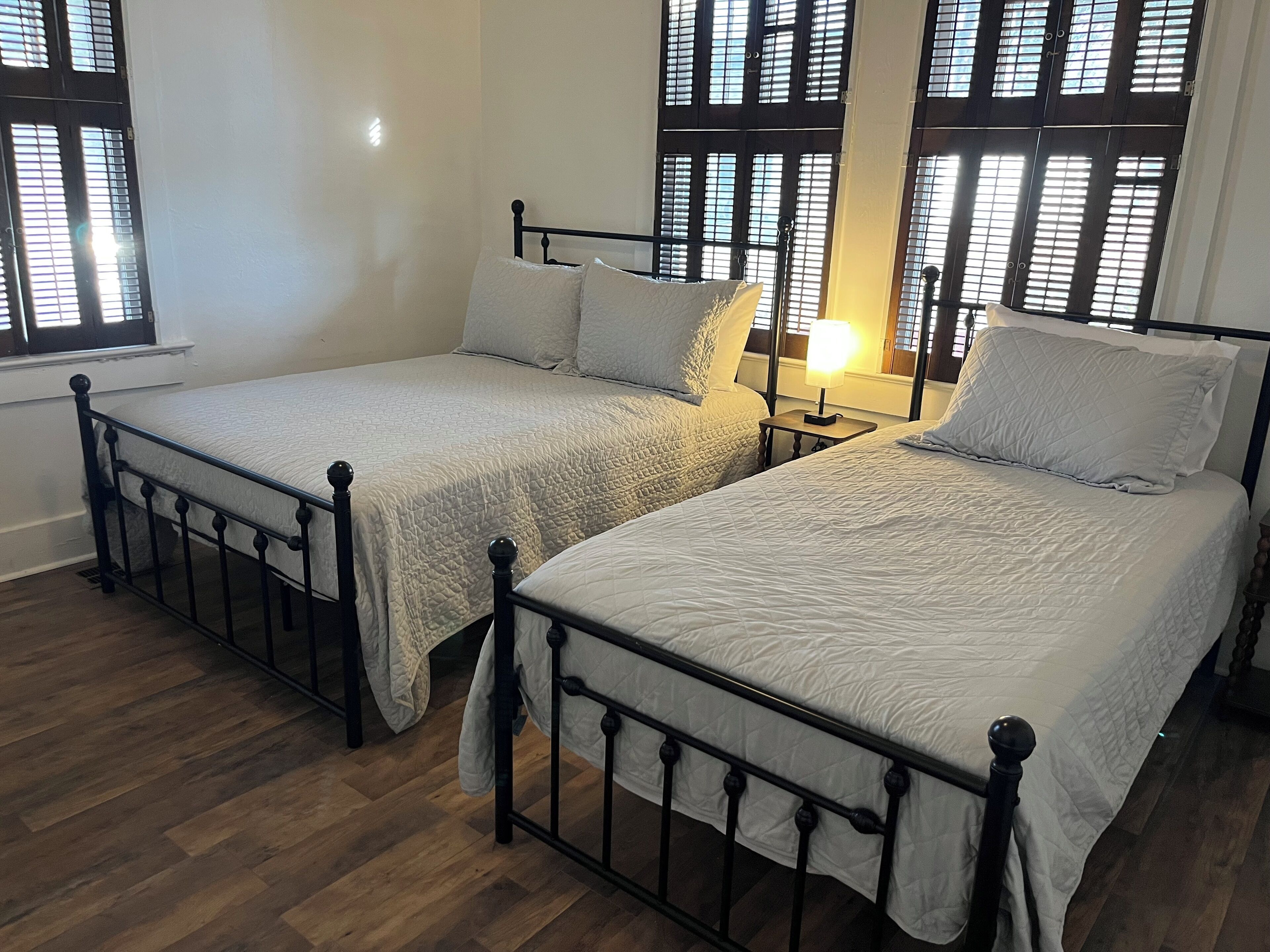 3 dormitorios, tabla de planchar con plancha, wifi gratis y ropa de cama