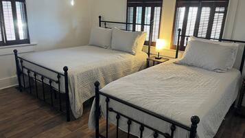 3 dormitorios, tabla de planchar con plancha, wifi gratis y ropa de cama