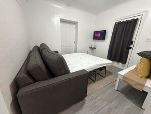2 habitaciones, tabla de planchar con plancha, wifi y ropa de cama 