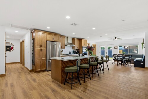 Diamond Desert Resort , Game room , 4 BR:3 Baths