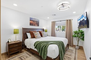 Iron/ironing board, travel cot, free WiFi, bed sheets - Diamond Desert Resort , Game room , 4 BR:3 Baths (Scottsdale)