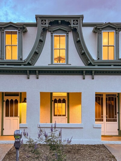The Desert Marigold Suite at The Hesch -Premier Location -Railyard Arts District