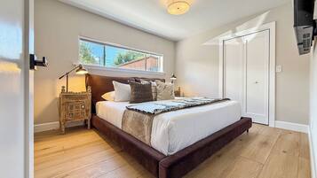1 bedroom, desk, WiFi (free), bed sheets