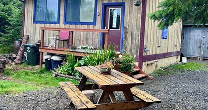 SPRUCE TIDE HOUSE 1-bedroom cottage in Homer, perfect for a relaxing getaway