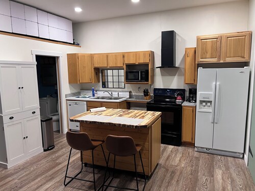 SPRUCE TIDE HOUSE 1-bedroom cottage in Homer, perfect for a relaxing getaway