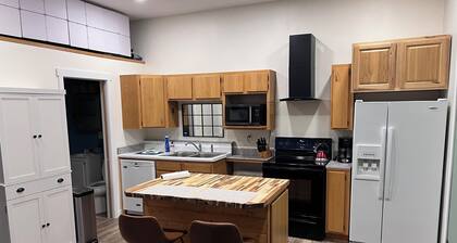 SPRUCE TIDE HOUSE 1-bedroom cottage in Homer, perfect for a relaxing getaway