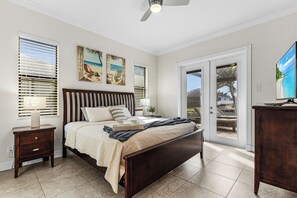3 bedrooms, iron/ironing board, travel cot, free WiFi - NEW LISTING: Relaxing Escape! Waterfront Heated Pool Oasis (Cape Coral)