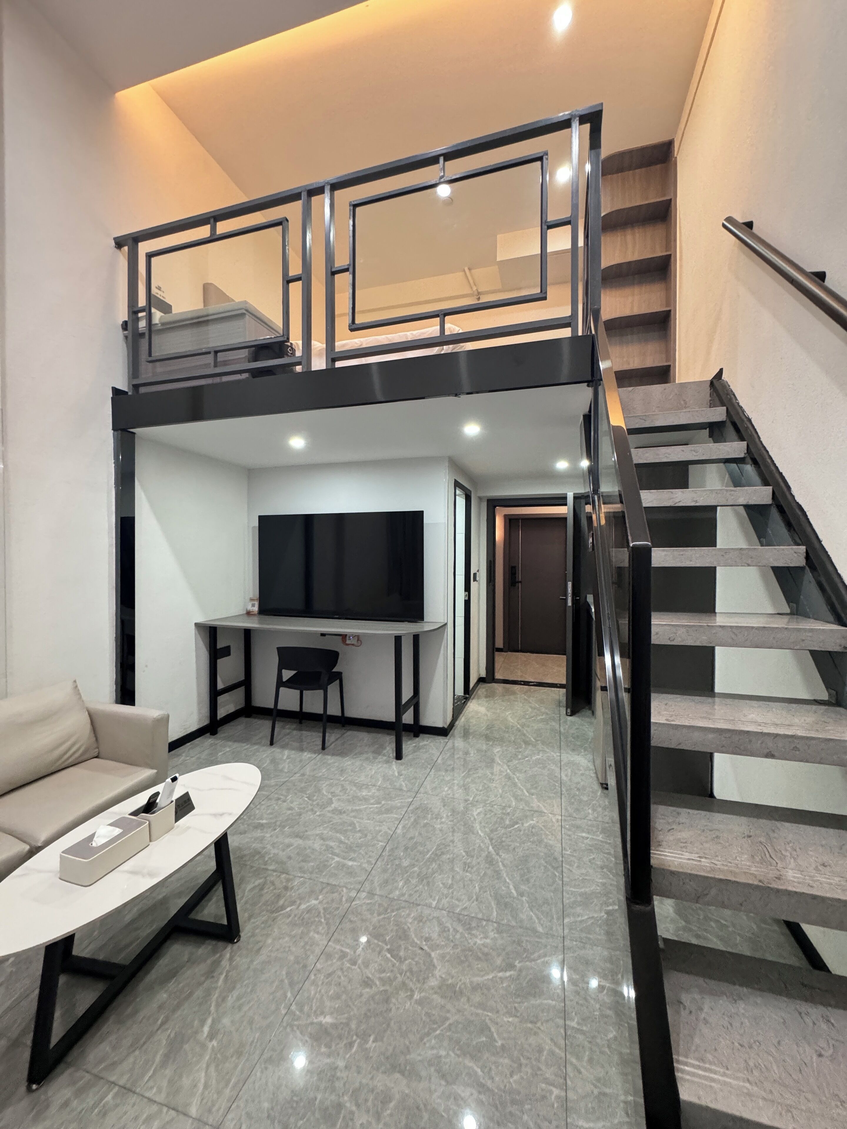 Phòng dành cho gia đình, quang cảnh thành phố | Khu vực làm việc phù hợp cho laptop 